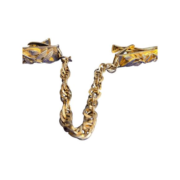 Vintage Goldtone Sweater Clip Bar Clips Vine Design Chain - Picture 3 of 6